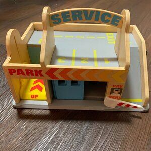 Melissa and Doug Service Station Garage